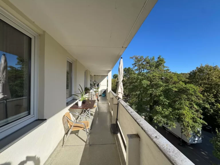Großer Balkon